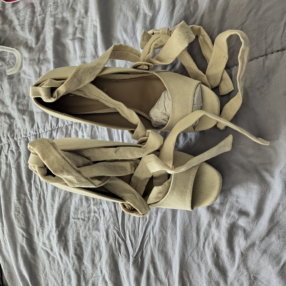 Shoe Dazzle Cream Heels with Intricate Straps